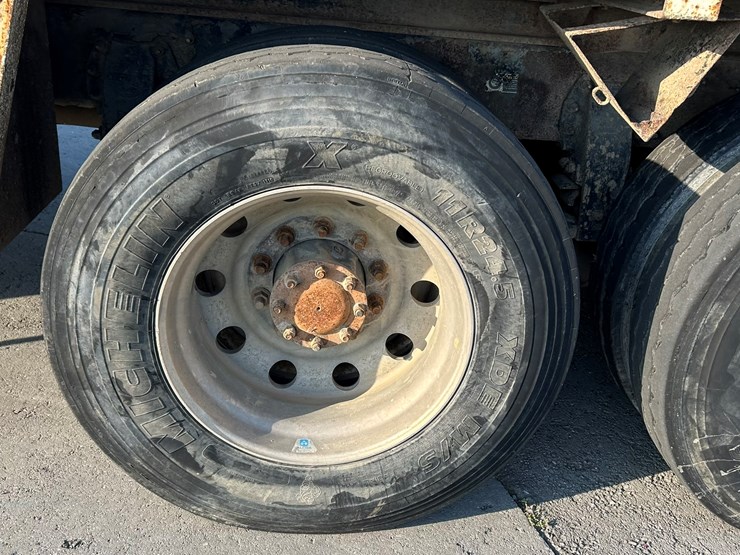 peterbilt-365-image-123