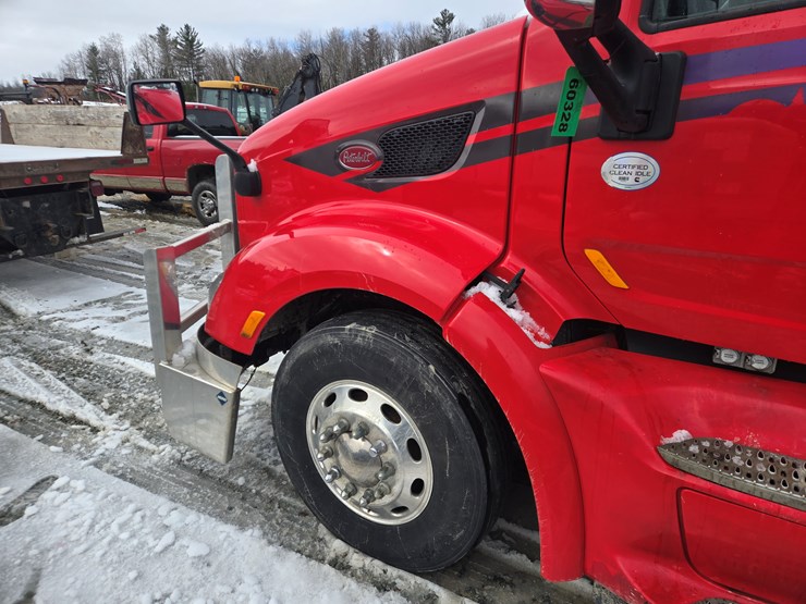 peterbilt-579-image-13