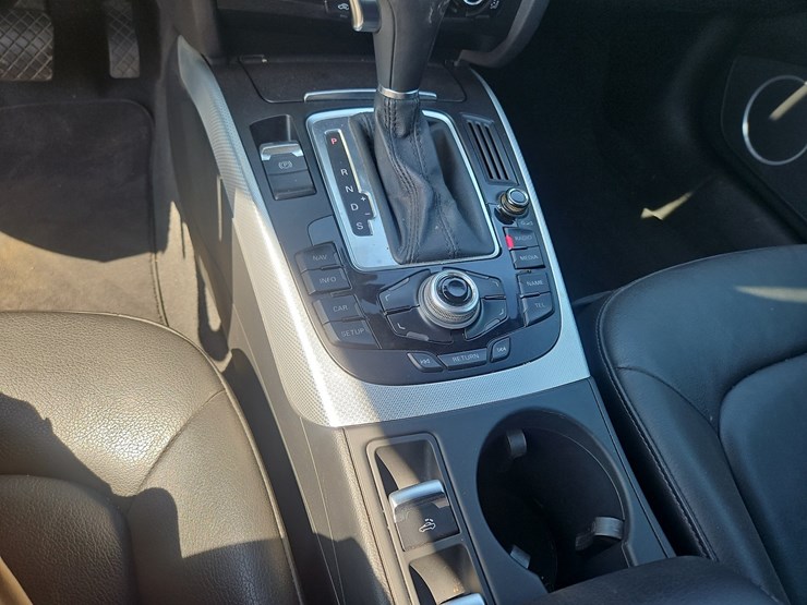 2011-audi-a5-quattro-2-door-convertible-image-18