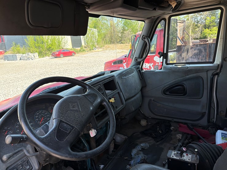 2005-international-durastar-4400-image-38