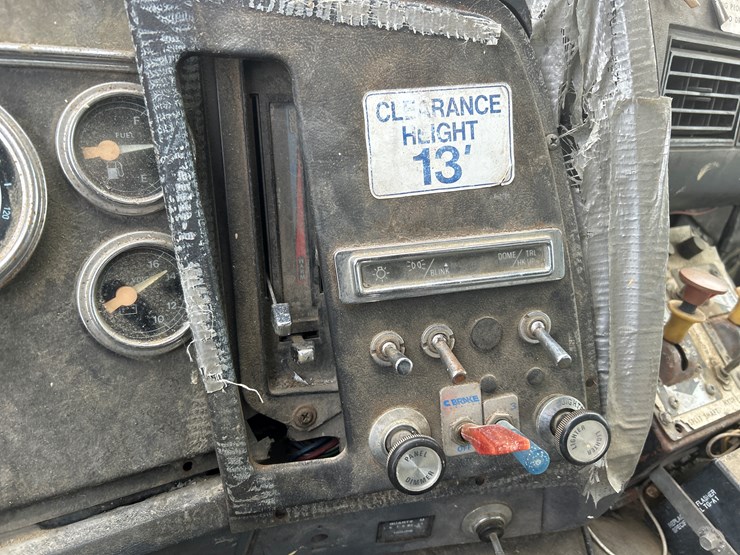 1990-ford-l9000-image-49