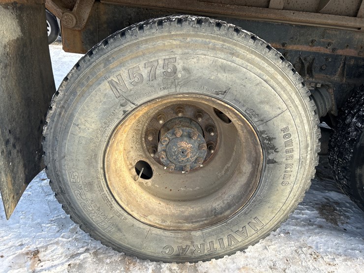 2005-international-7600-image-85