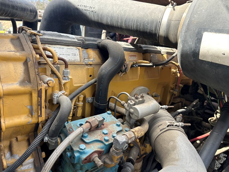 2001-caterpillar-c15-image-24