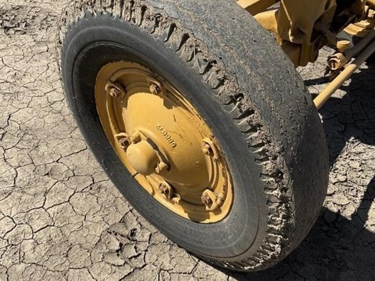 caterpillar-16-image-22