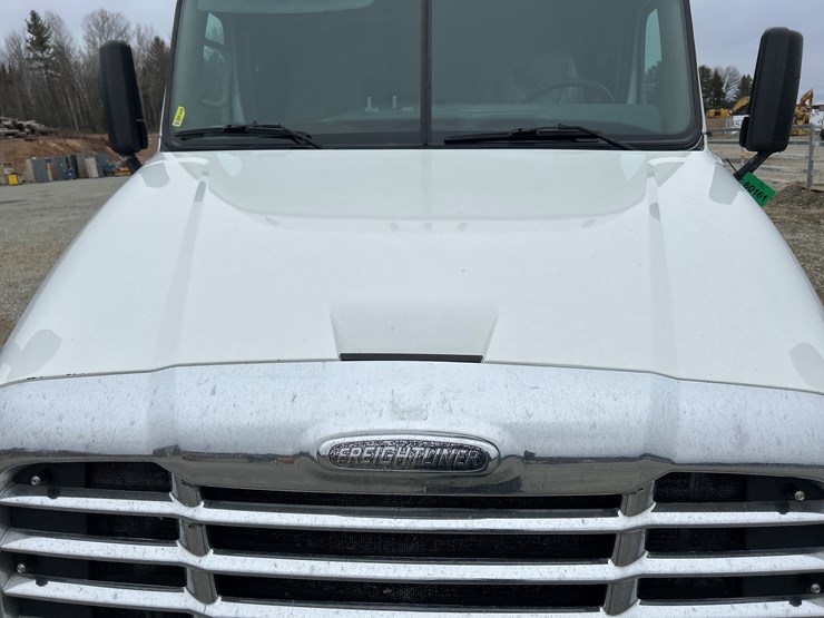 2017-massey-ferguson-8-image-13