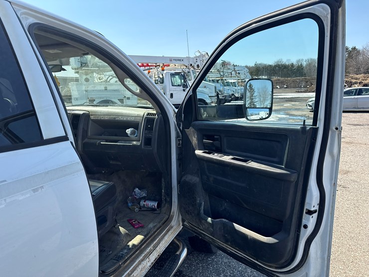 #1065-•-2013-ram-5500-heavy-duty-service-truck-image-16