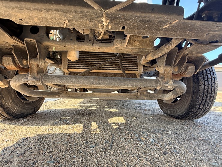 2004-isuzu-npr-image-68