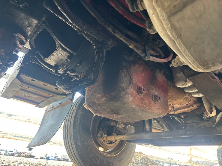 2014-massey-ferguson-8-image-53