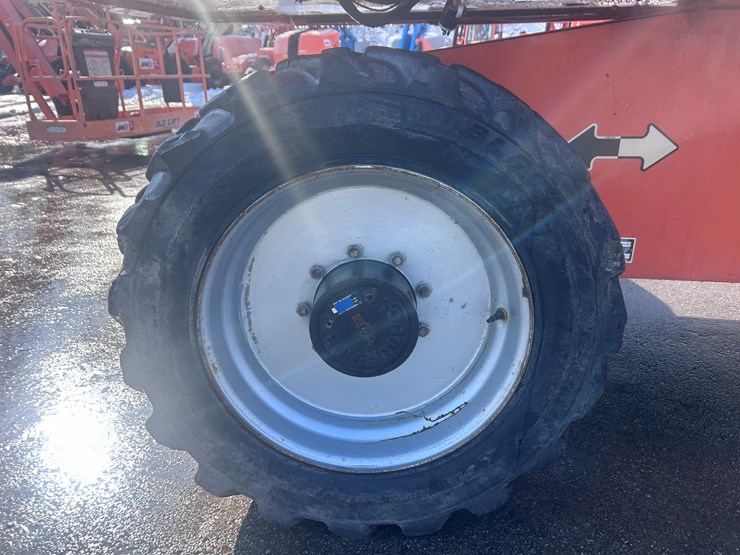 2011-jlg-660sj-image-57