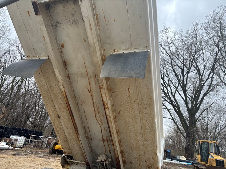 1997-ford-lt8000-image-68