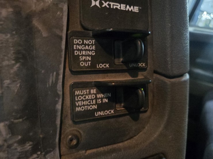 #2295-•-2016-freightliner-cascadia-day-cab-truck-tractor-image-66