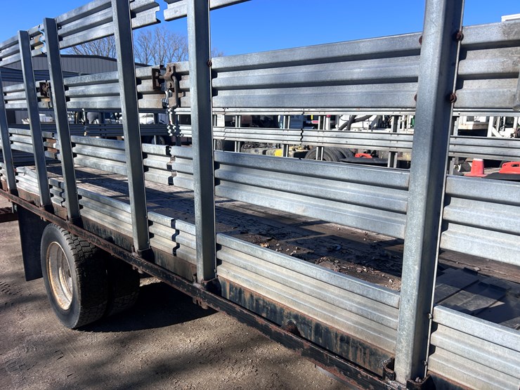 2012-isuzu-npr-image-25