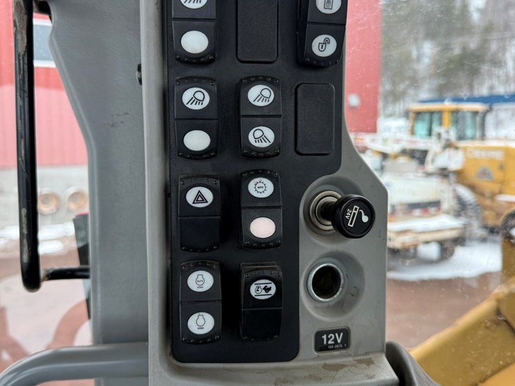 caterpillar-160m-image-105