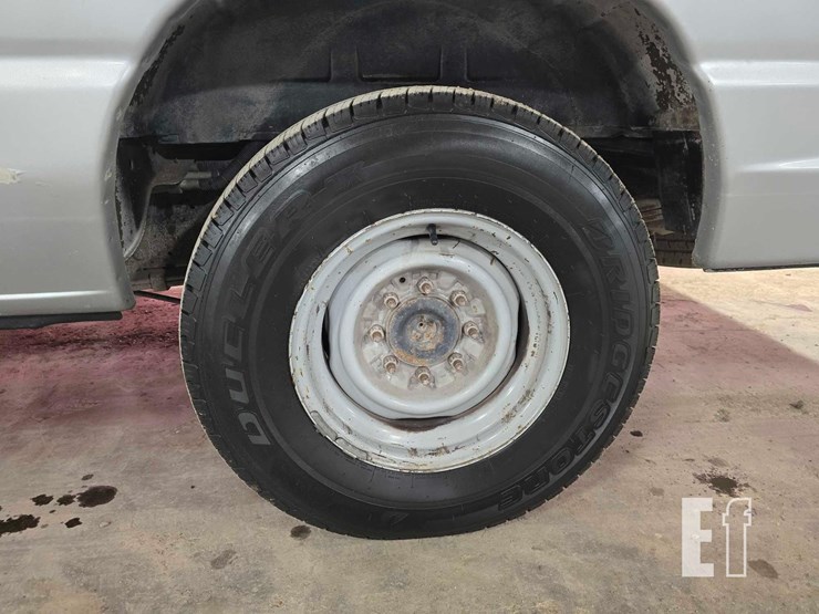 2011-ford-e350-xlt-image-22