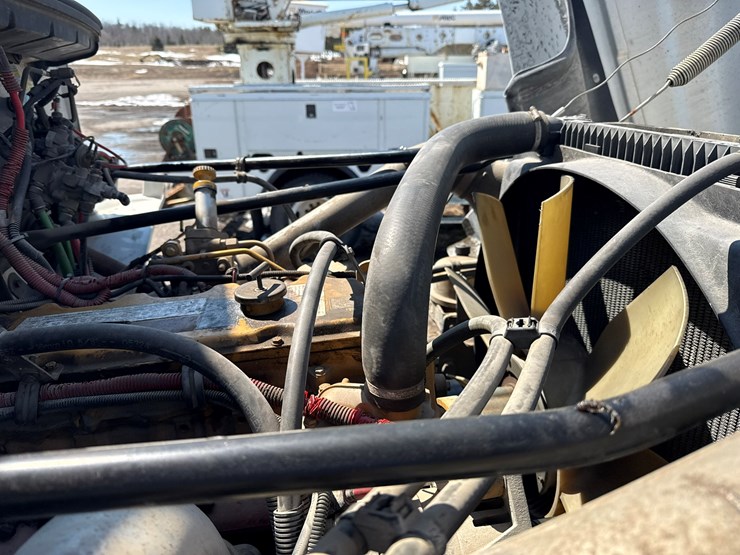 2002-freightliner-fl80-image-23