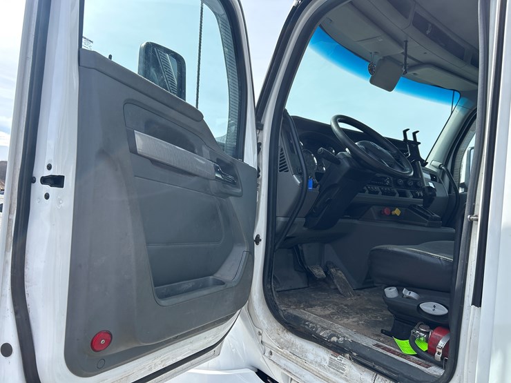 2017-kenworth-t680-image-73