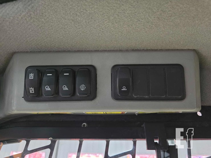 2022-caterpillar-289d3-image-22