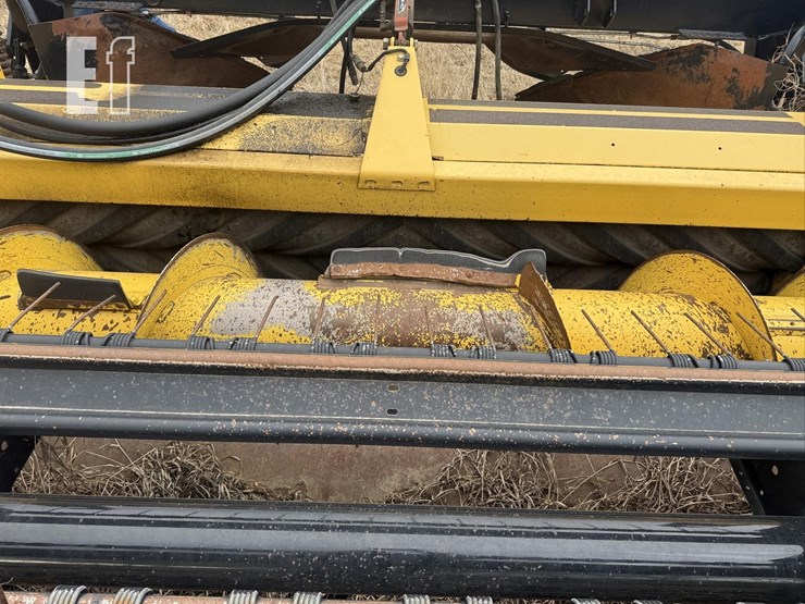 new-holland-tv140-image-60