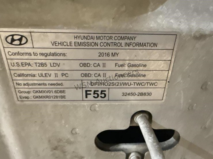 2016-hyundai-veloster-coupe-image-15