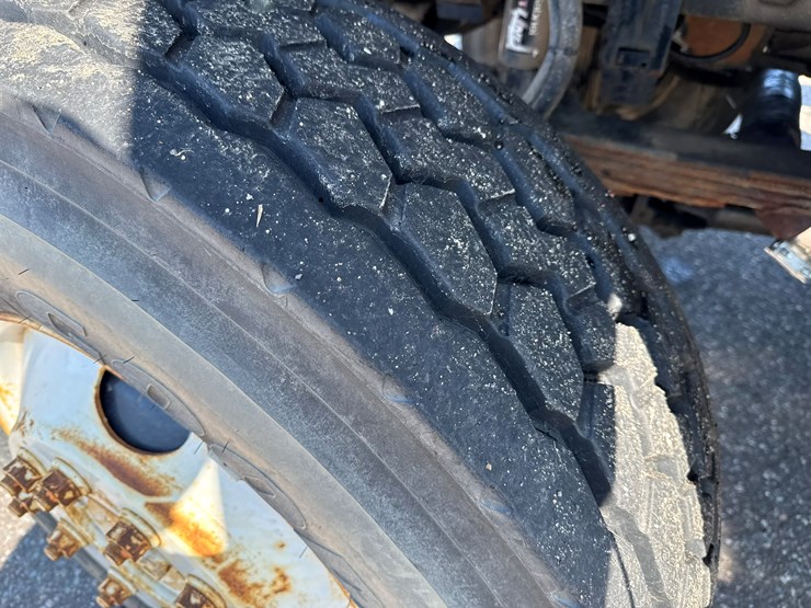 2002-freightliner-fl80-image-59