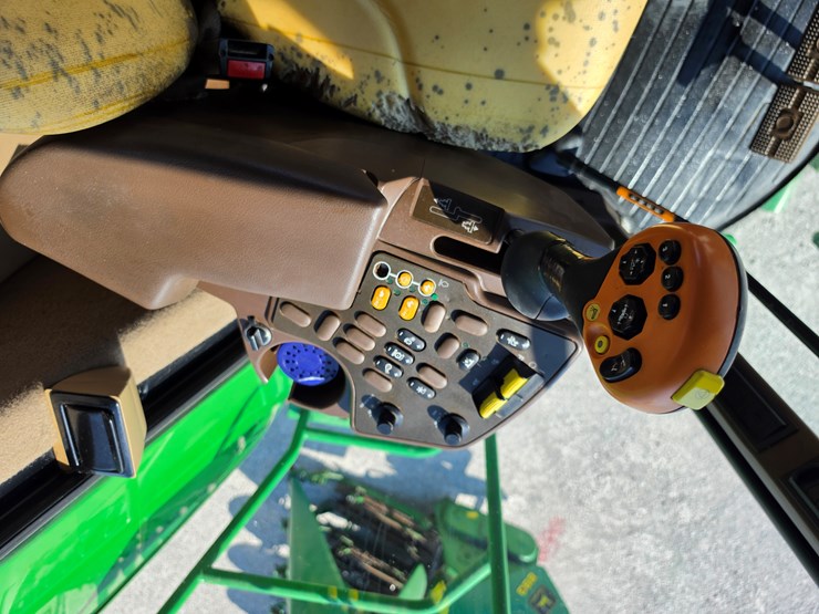 2006-john-deere-9560-sts-image-12