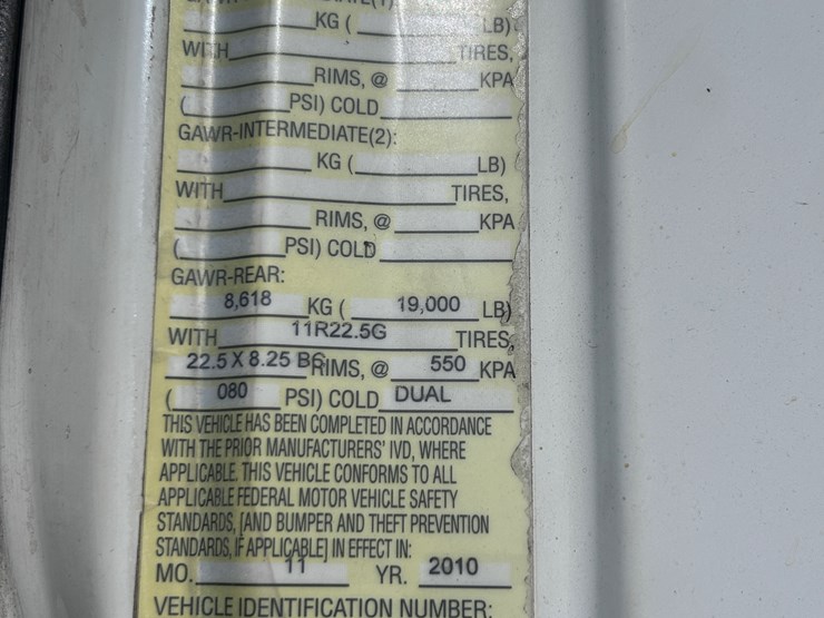 #1694-•-2004-isuzu-cab-and-chassis-image-64