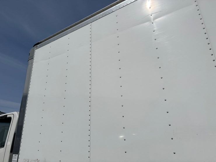 2019-isuzu-nrr-image-30