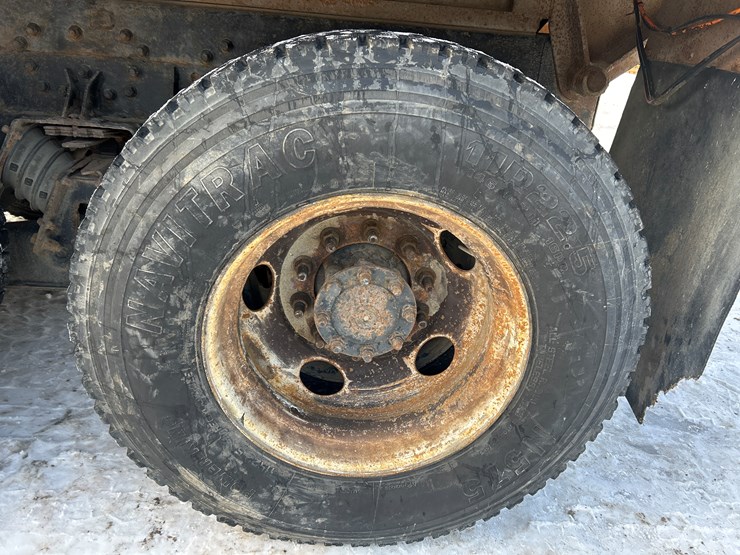 2005-international-7600-image-87