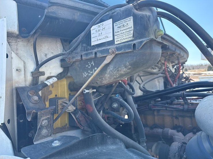 2002-freightliner-fl80-image-21