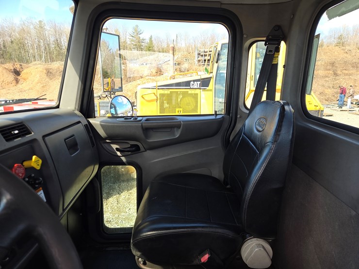 2013-peterbilt-337-image-47