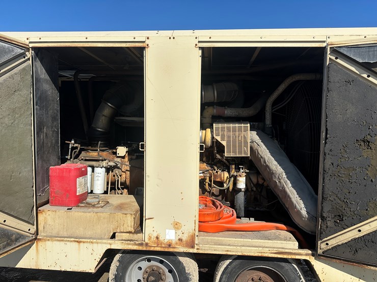 #60115-•-ingersoll-rand-1070-towable-air-compressor-image-34