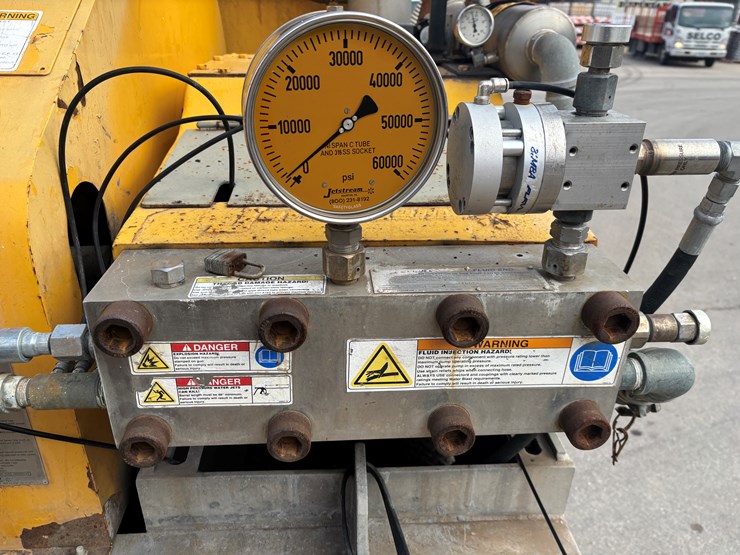 2005-gmc-t7500-image-48