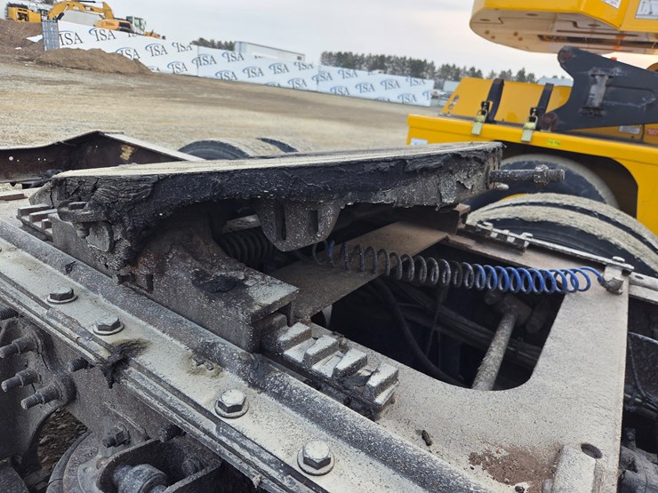 2005-caterpillar-c13-image-29