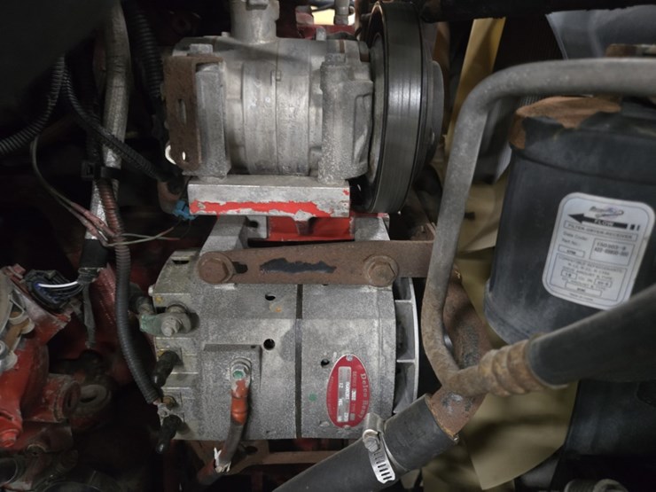 #2295-•-2016-freightliner-cascadia-day-cab-truck-tractor-image-53