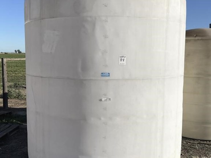 2800g-upright-poly-tank-image-1