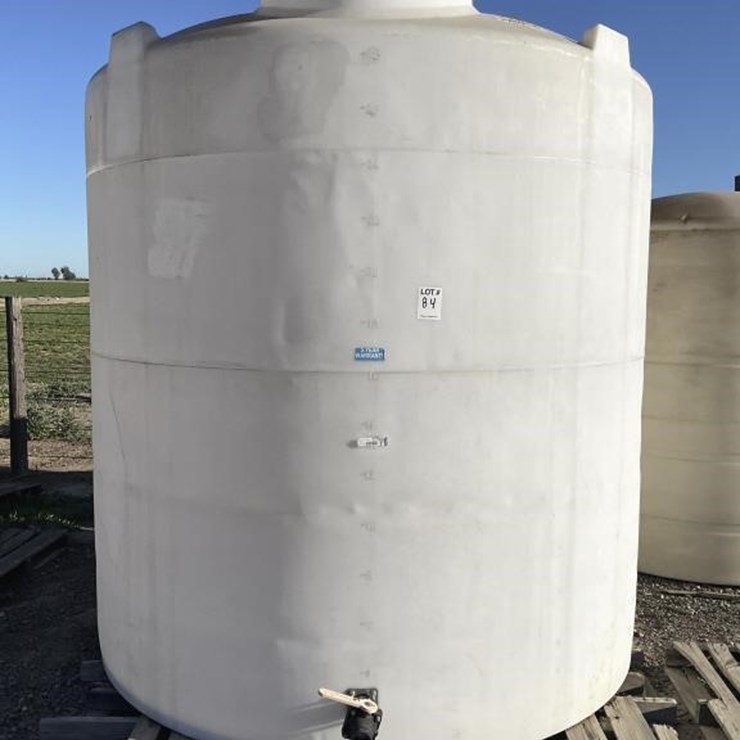 2800g Upright Poly Tank