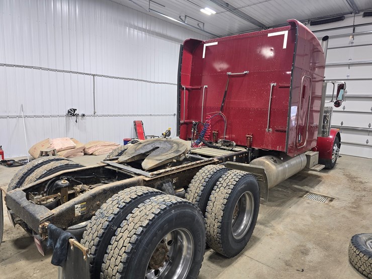 2005-peterbilt-379-image-5