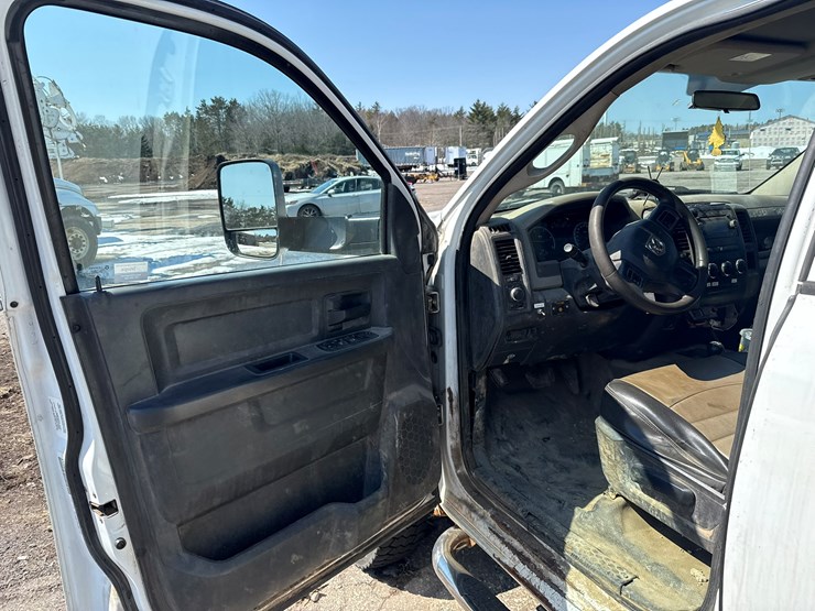 #1065-•-2013-ram-5500-heavy-duty-service-truck-image-22