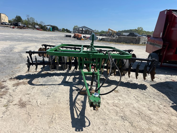 john-deere-210-image-2