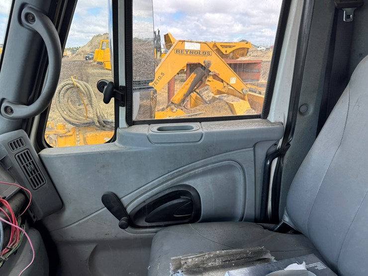 2007-international-durastar-4200-image-31