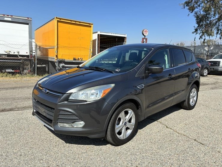 2015-ford-escape-se-image-1