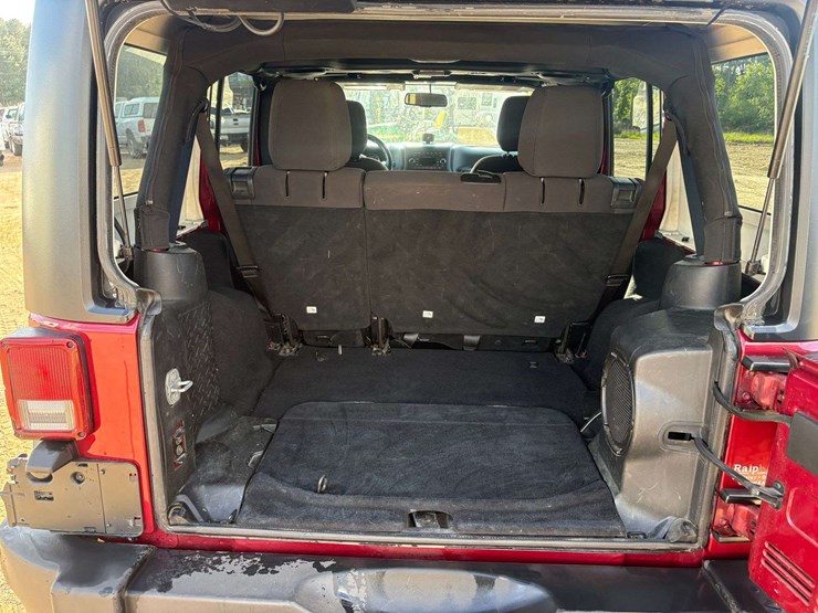 2013-jeep-wrangler-sport-image-18