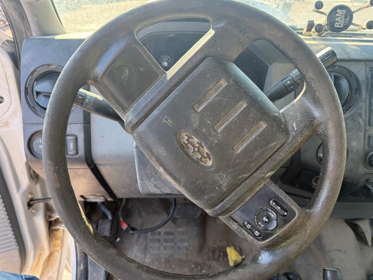 2012-ford-f550-xl-image-48