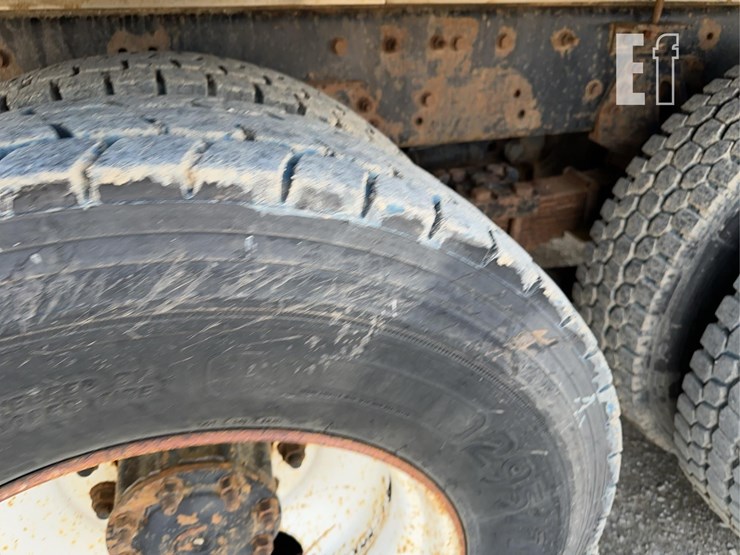 2005-sterling-lt9500-image-19