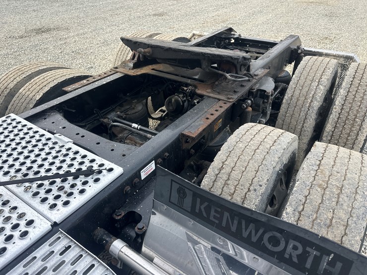 2020-kenworth-t680-image-29