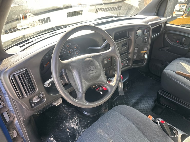 2005-massey-ferguson-8-image-29