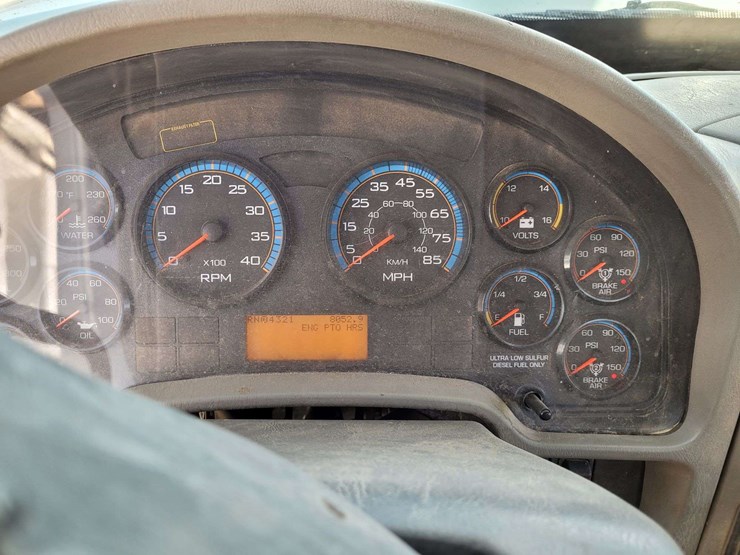 2012-international-7400-image-25