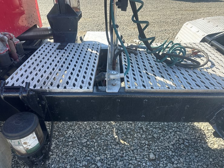 2008-peterbilt-386-image-17