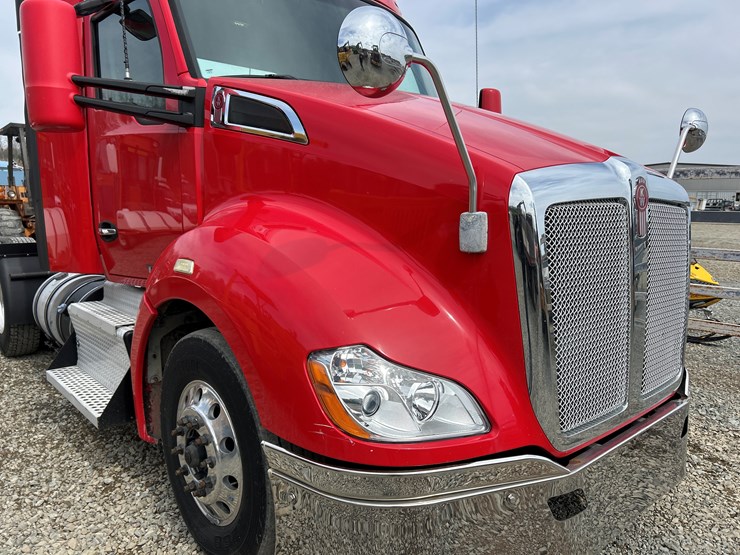 2015-kenworth-t680-image-10
