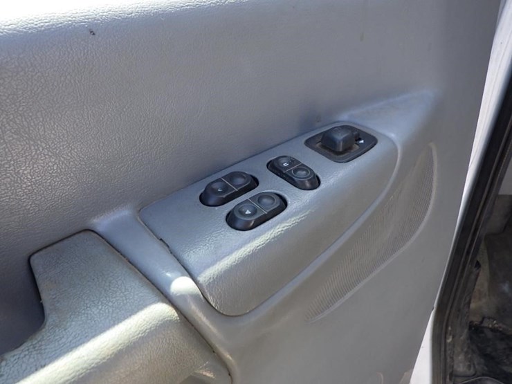 2007-ford-cargo-image-24